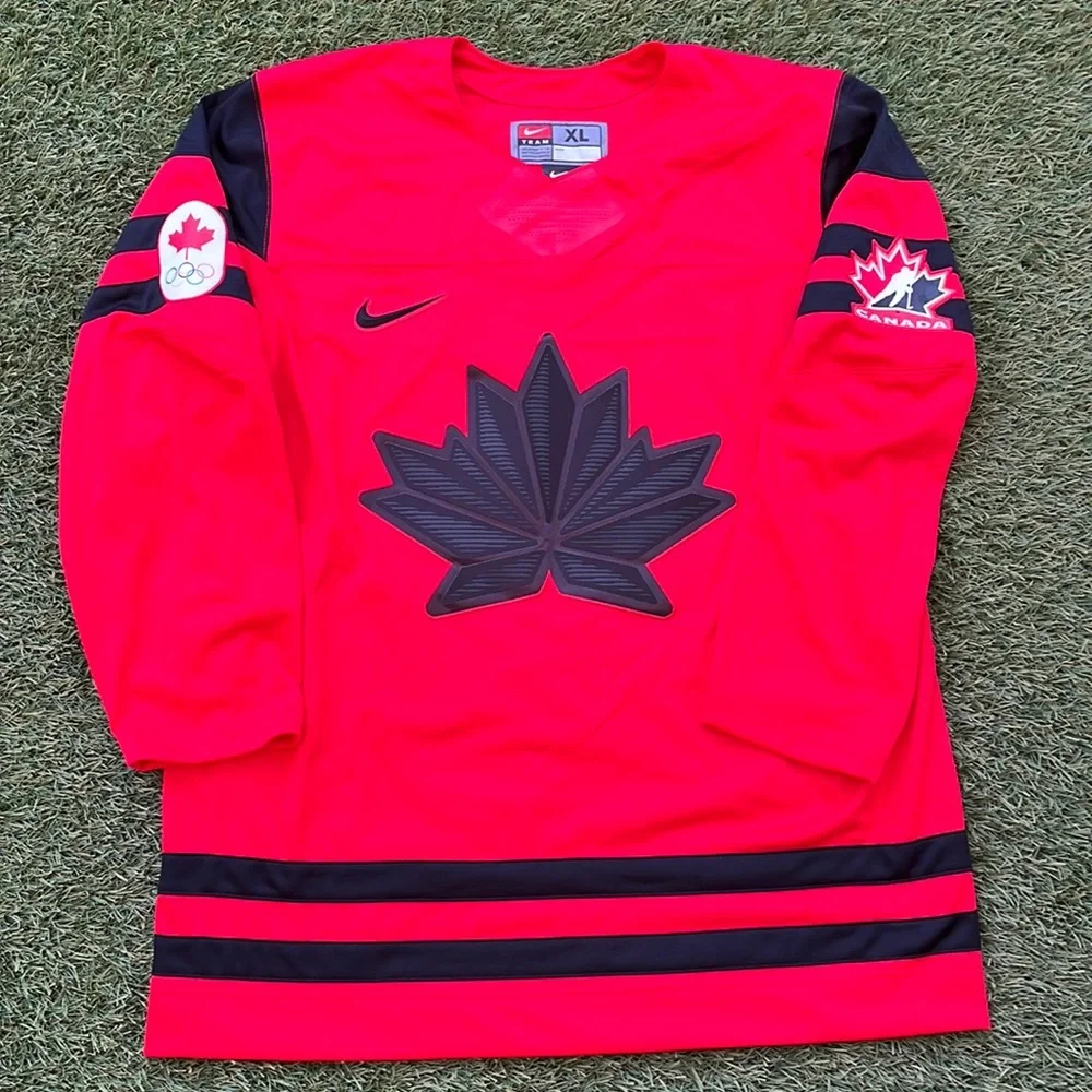 Nike Canada Hockey Jersey - Picture 3 of 5